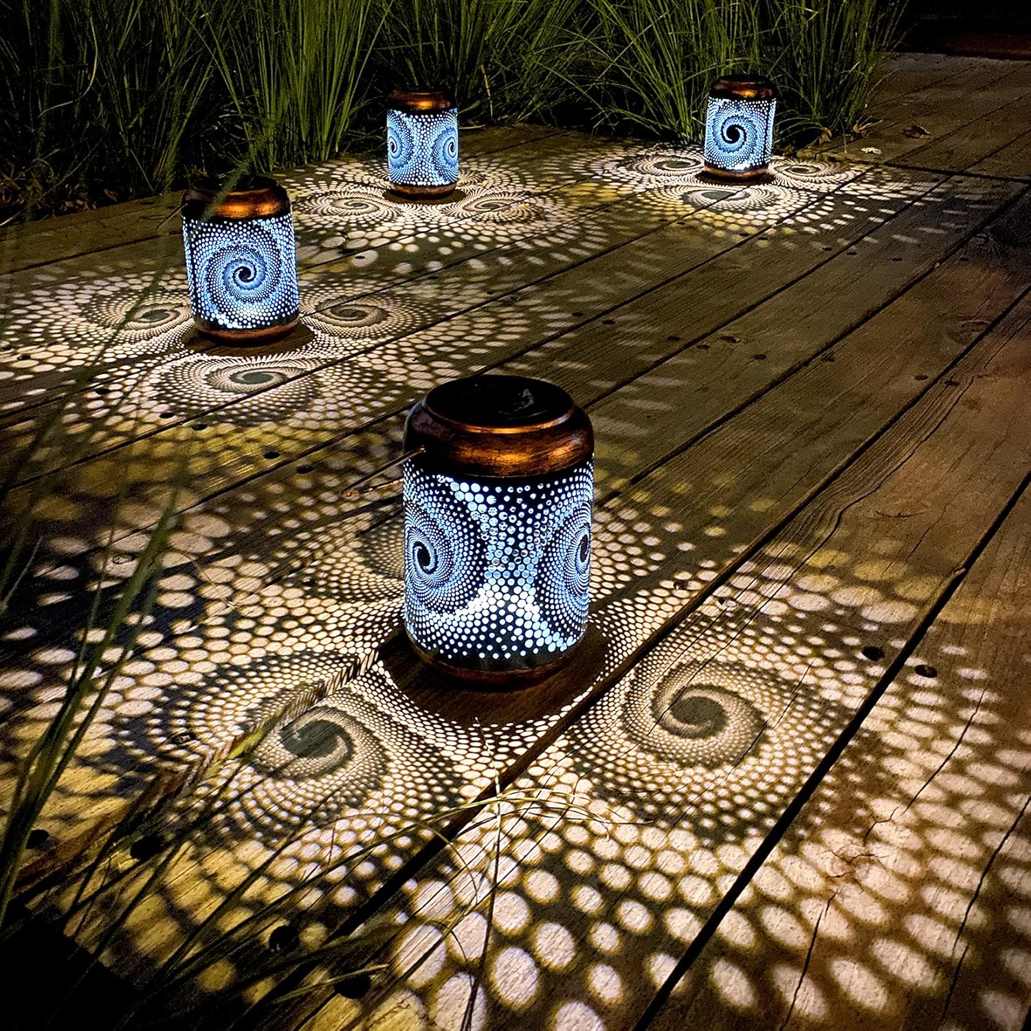 4 Pack Solar Lanterns Outdoor Hanging Metal Waterproof LED Lantern with Solar Powered